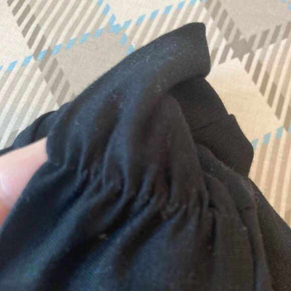 Chico's Classic Black Sleeveless longer Top w/ mock turtle higher neck NWOT - Picture 4 of 6